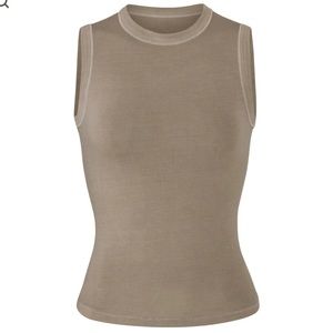 SKIMS - OUTDOOR CREW NECK TANK color: desert